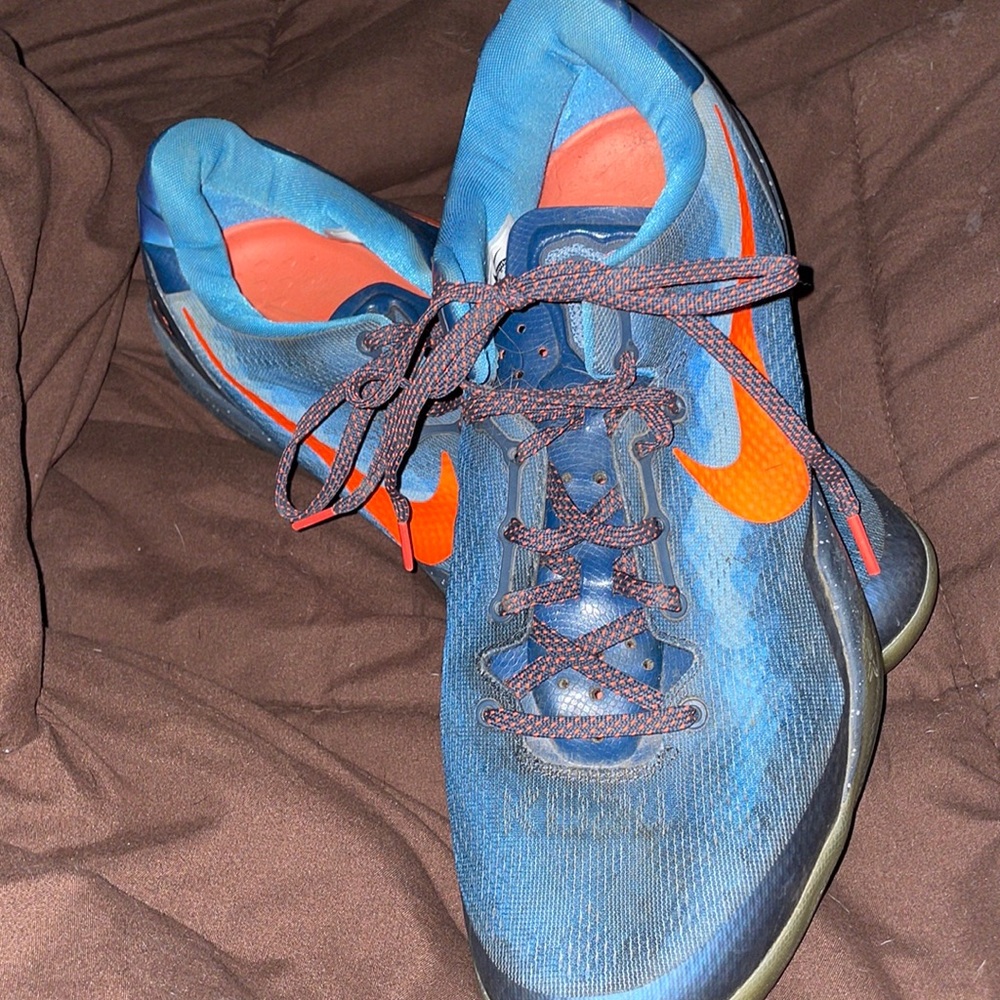 Kobe Bryant 2013 Blue Blitz tennis shoes. Size 13.5 mens